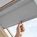 Roleta wewnętrzna zaciemniająca VELUX DKL UK08 134x140 do okien dachowych