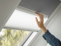 Roleta zaciemniająca- plisowana VELUX DFD CK04 55x98 do okien dachowych