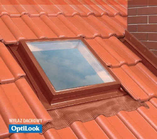 Wyłaz dachowy OptiLook model WGI 46x75 w kolorze ceglastym
